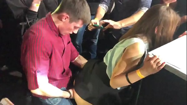 Tõeline seks vene ööklubis. 18-aastane vene tüdruk anusesse ja tuppe keppimine ööklubis